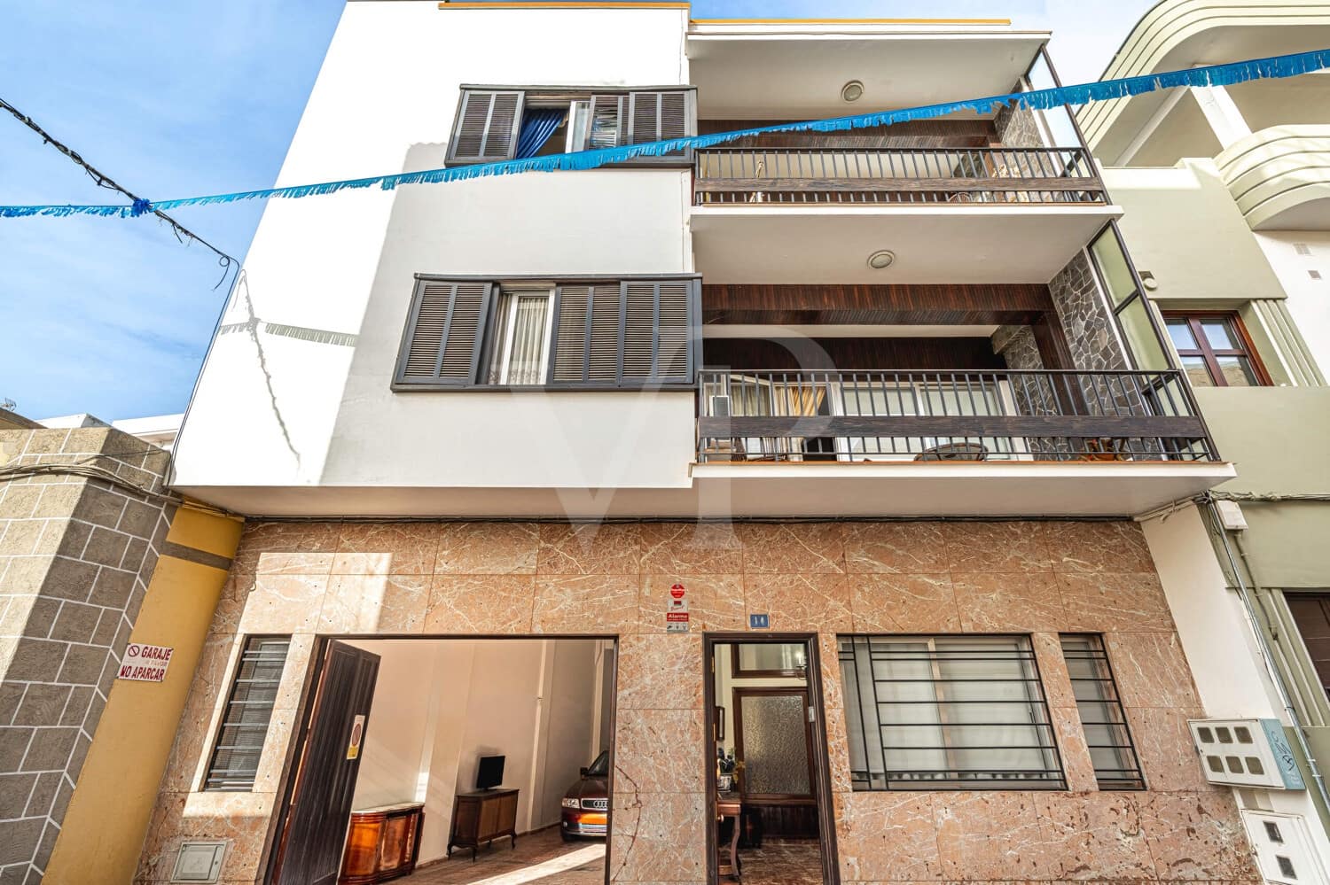 6 bedroom Townhouse for sale in Guia de Isora with garage - € 450,000 (Ref: 10118810)