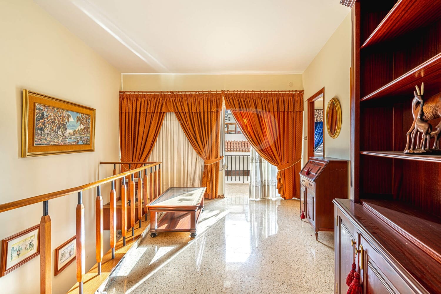 6 bedroom Townhouse for sale in Guia de Isora with garage - € 450,000 (Ref: 10118810)