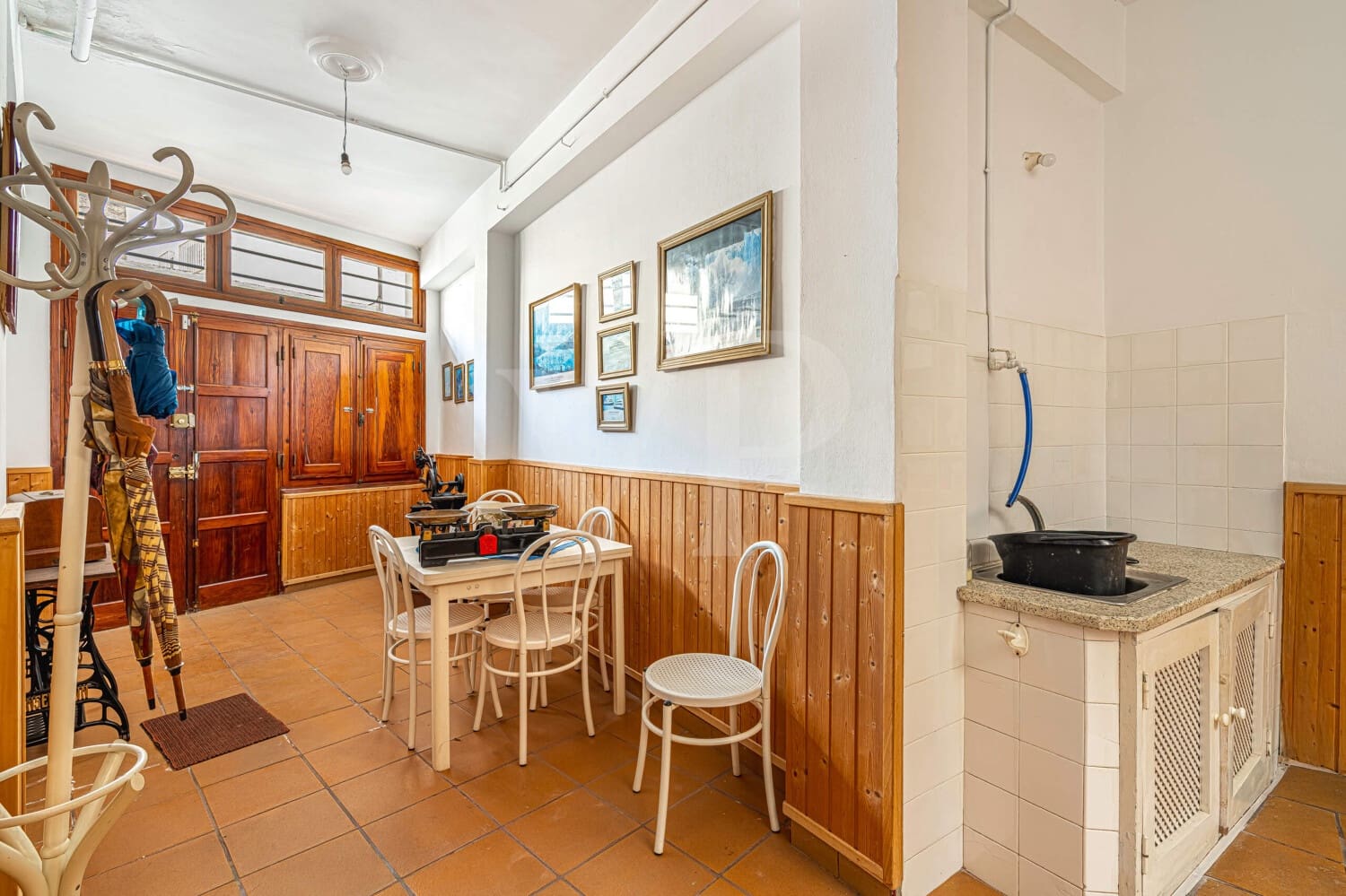 6 bedroom Townhouse for sale in Guia de Isora with garage - € 450,000 (Ref: 10118810)