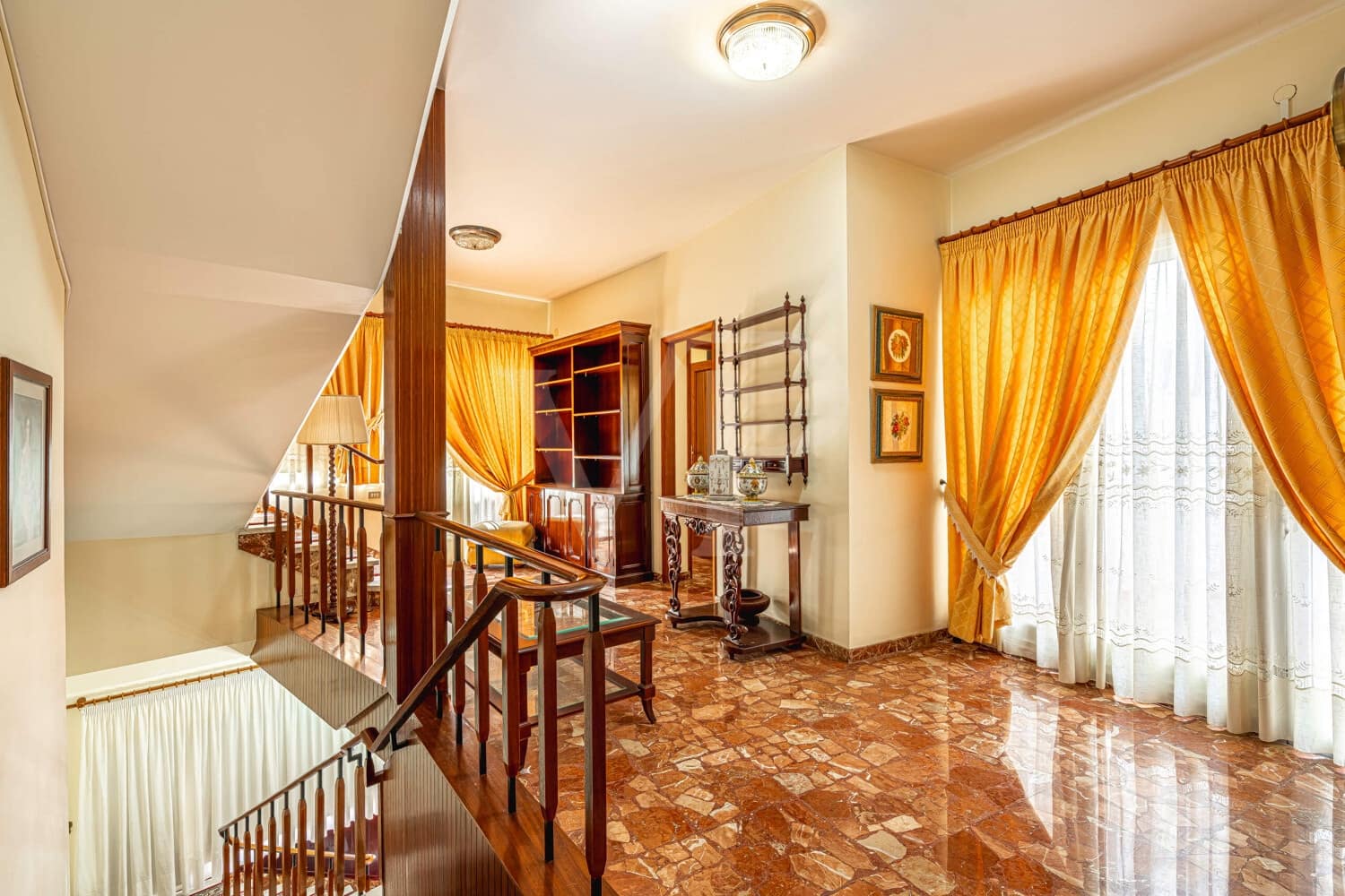 6 bedroom Townhouse for sale in Guia de Isora with garage - € 450,000 (Ref: 10118810)
