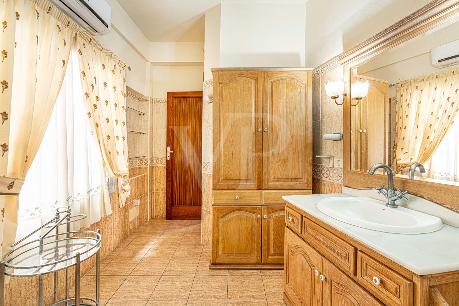 6 bedroom Townhouse for sale in Guia de Isora with garage - € 450,000 (Ref: 10118810)