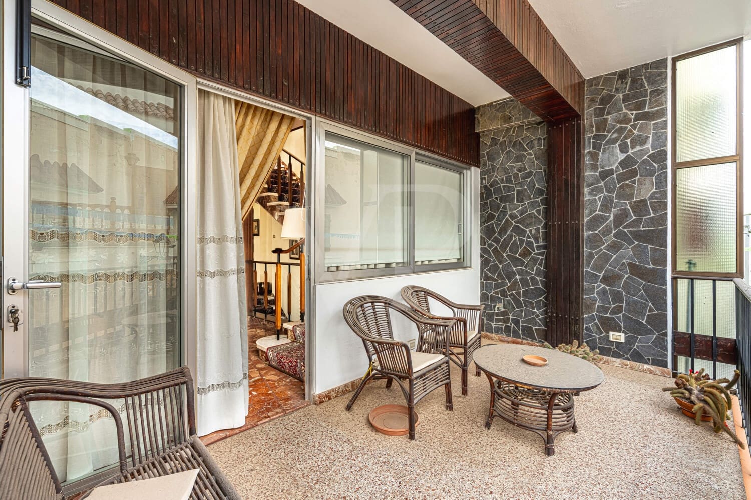 6 bedroom Townhouse for sale in Guia de Isora with garage - € 450,000 (Ref: 10118810)