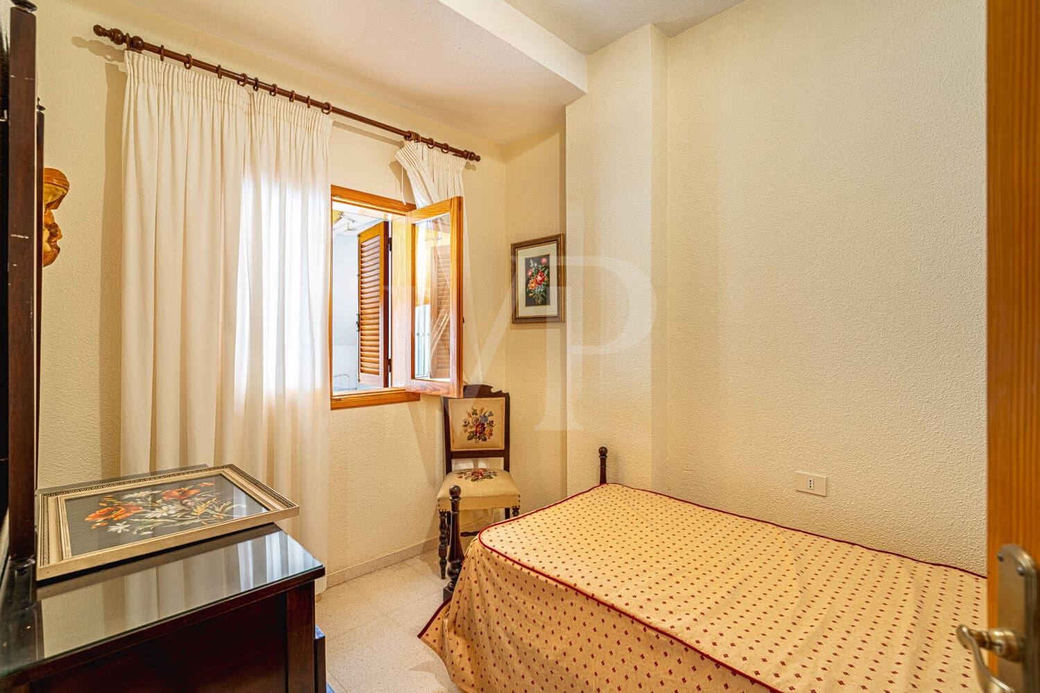 6 bedroom Townhouse for sale in Guia de Isora with garage - € 450,000 (Ref: 10118810)