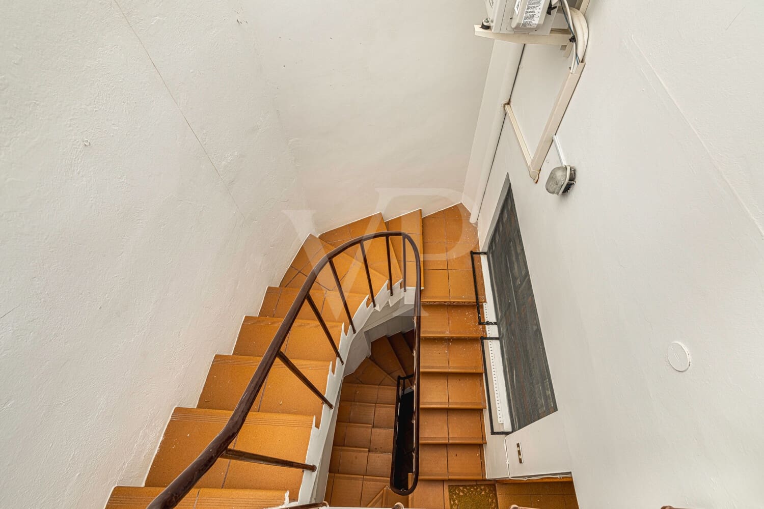 6 bedroom Townhouse for sale in Guia de Isora with garage - € 450,000 (Ref: 10118810)