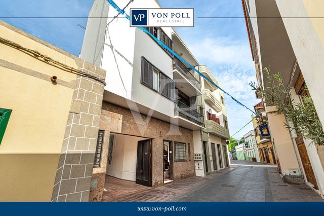 6 bedroom Townhouse for sale in Guía de Isora with garage - € 450,000 (Ref: 10118810)