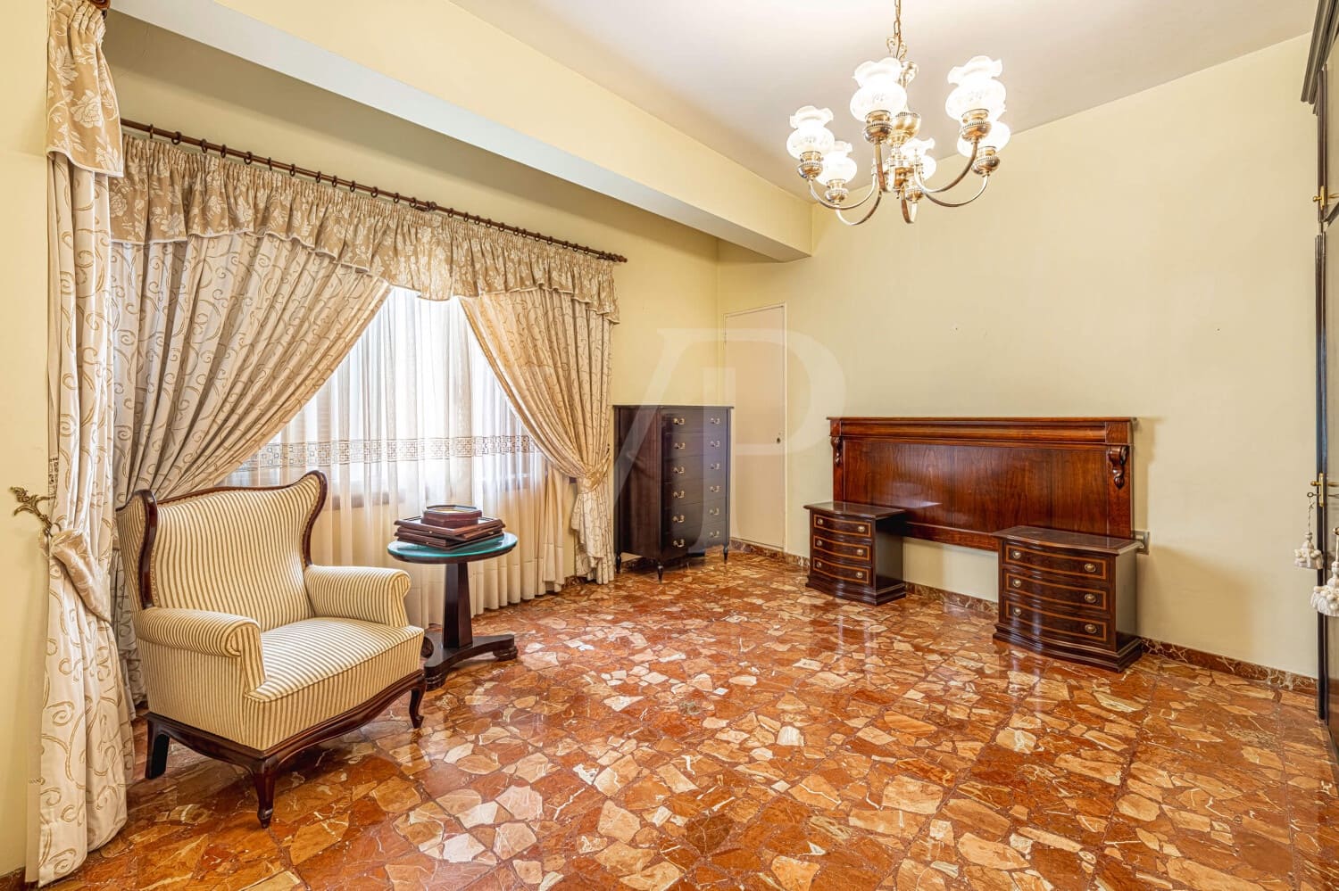 6 bedroom Townhouse for sale in Guia de Isora with garage - € 450,000 (Ref: 10118810)