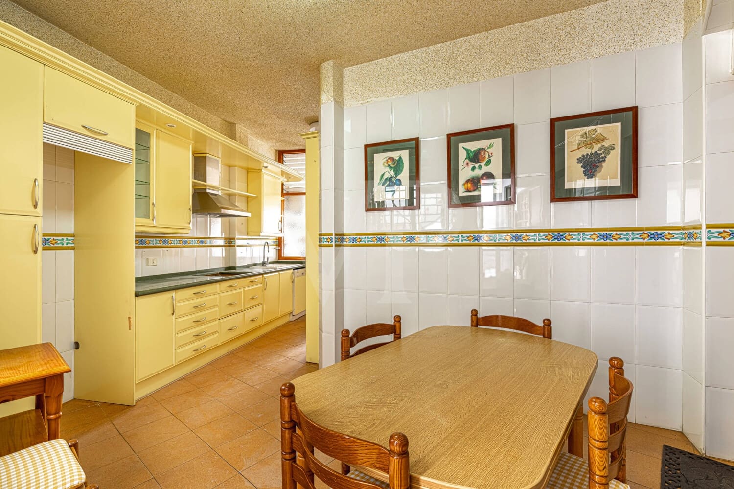 6 bedroom Townhouse for sale in Guia de Isora with garage - € 450,000 (Ref: 10118810)