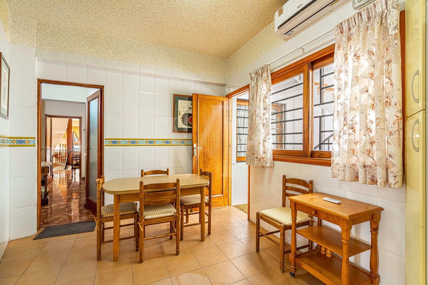 6 bedroom Townhouse for sale in Guia de Isora with garage - € 450,000 (Ref: 10118810)