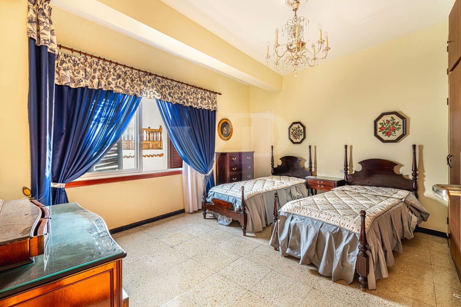 6 bedroom Townhouse for sale in Guia de Isora with garage - € 450,000 (Ref: 10118810)