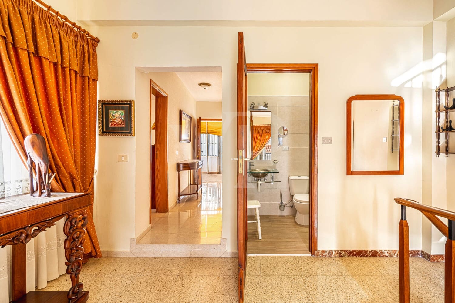 6 bedroom Townhouse for sale in Guia de Isora with garage - € 450,000 (Ref: 10118810)