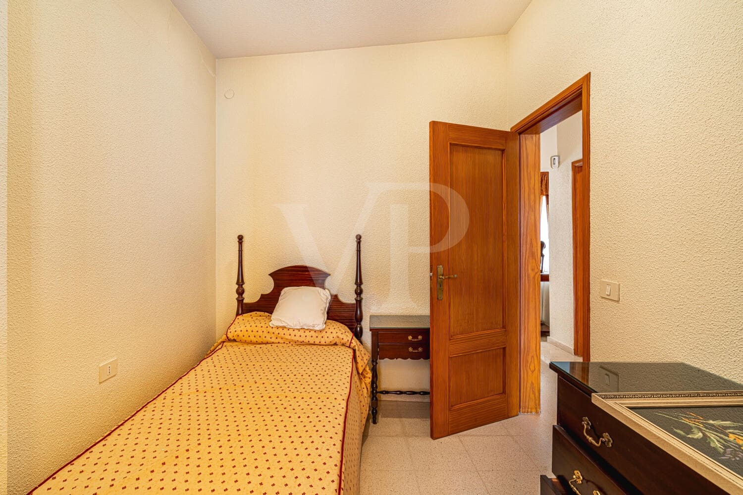 6 bedroom Townhouse for sale in Guia de Isora with garage - € 450,000 (Ref: 10118810)