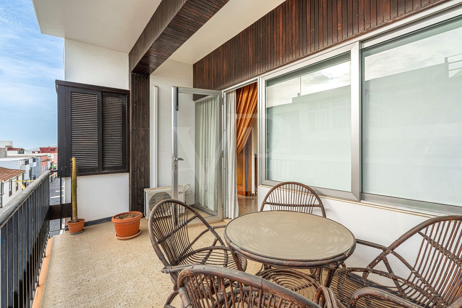 6 bedroom Townhouse for sale in Guia de Isora with garage - € 450,000 (Ref: 10118810)