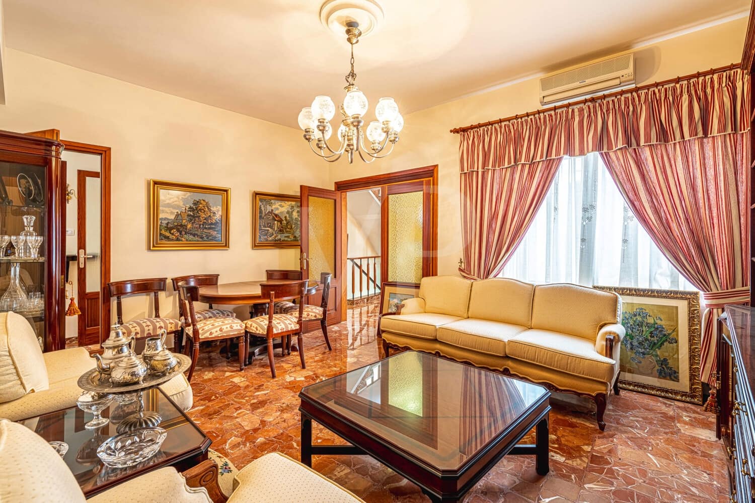 6 bedroom Townhouse for sale in Guia de Isora with garage - € 450,000 (Ref: 10118810)