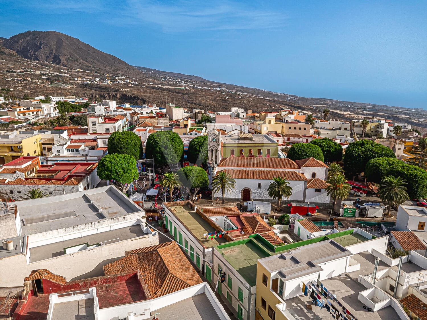 6 bedroom Townhouse for sale in Guia de Isora with garage - € 450,000 (Ref: 10118810)