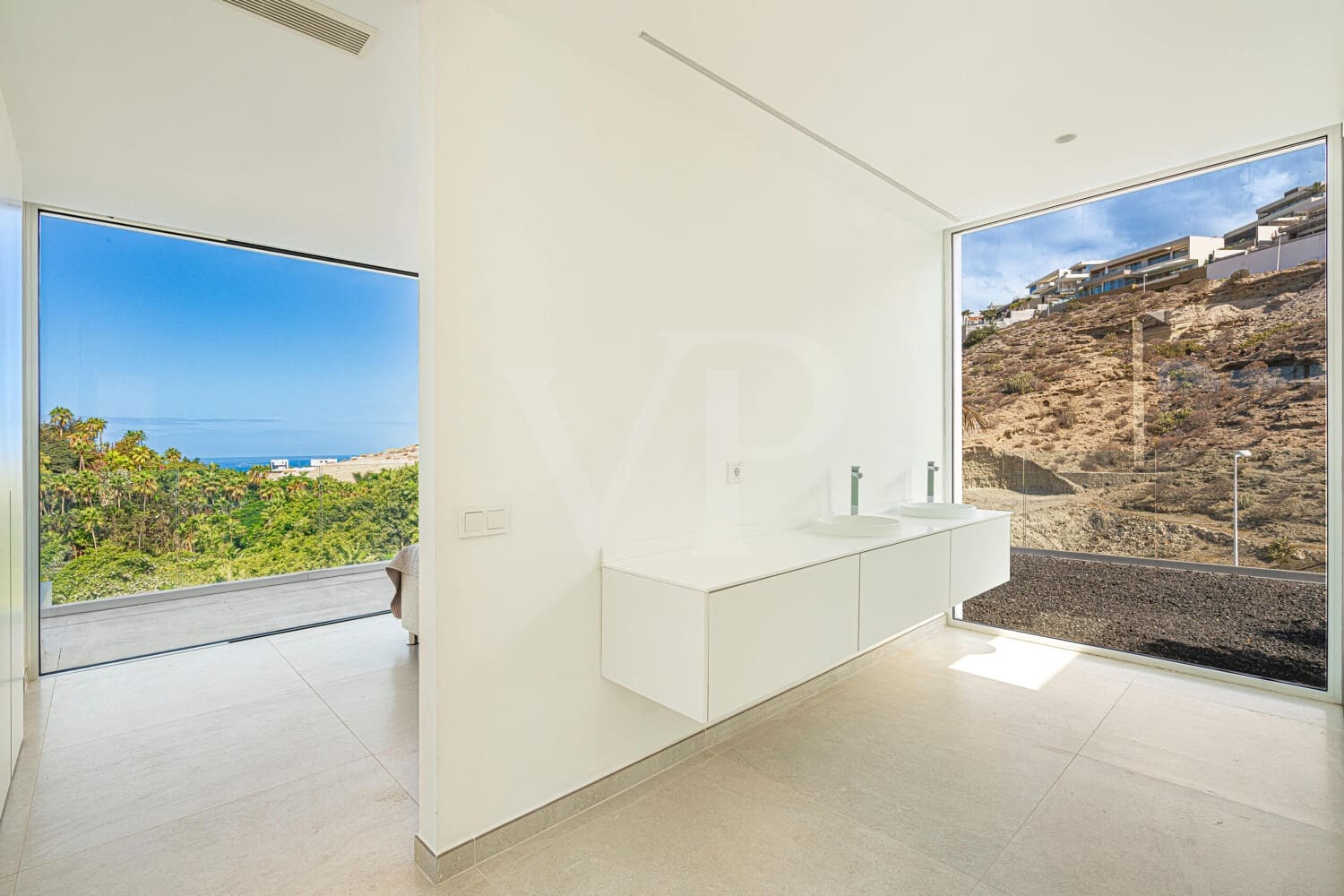 4 sovrum Villa till salu i Costa Adeje med pool garage - 2 500 000 € (Ref: 10131374)