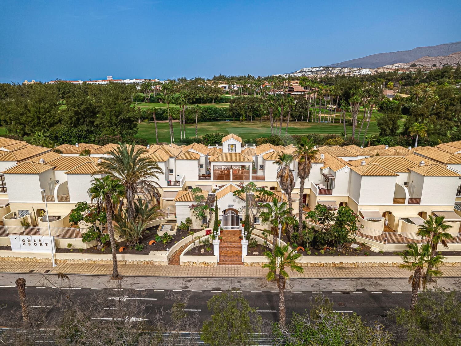 4 chambre Maison de Ville à vendre à Los Cristianos avec piscine garage - 1 297 000 € (Ref: 10186549)