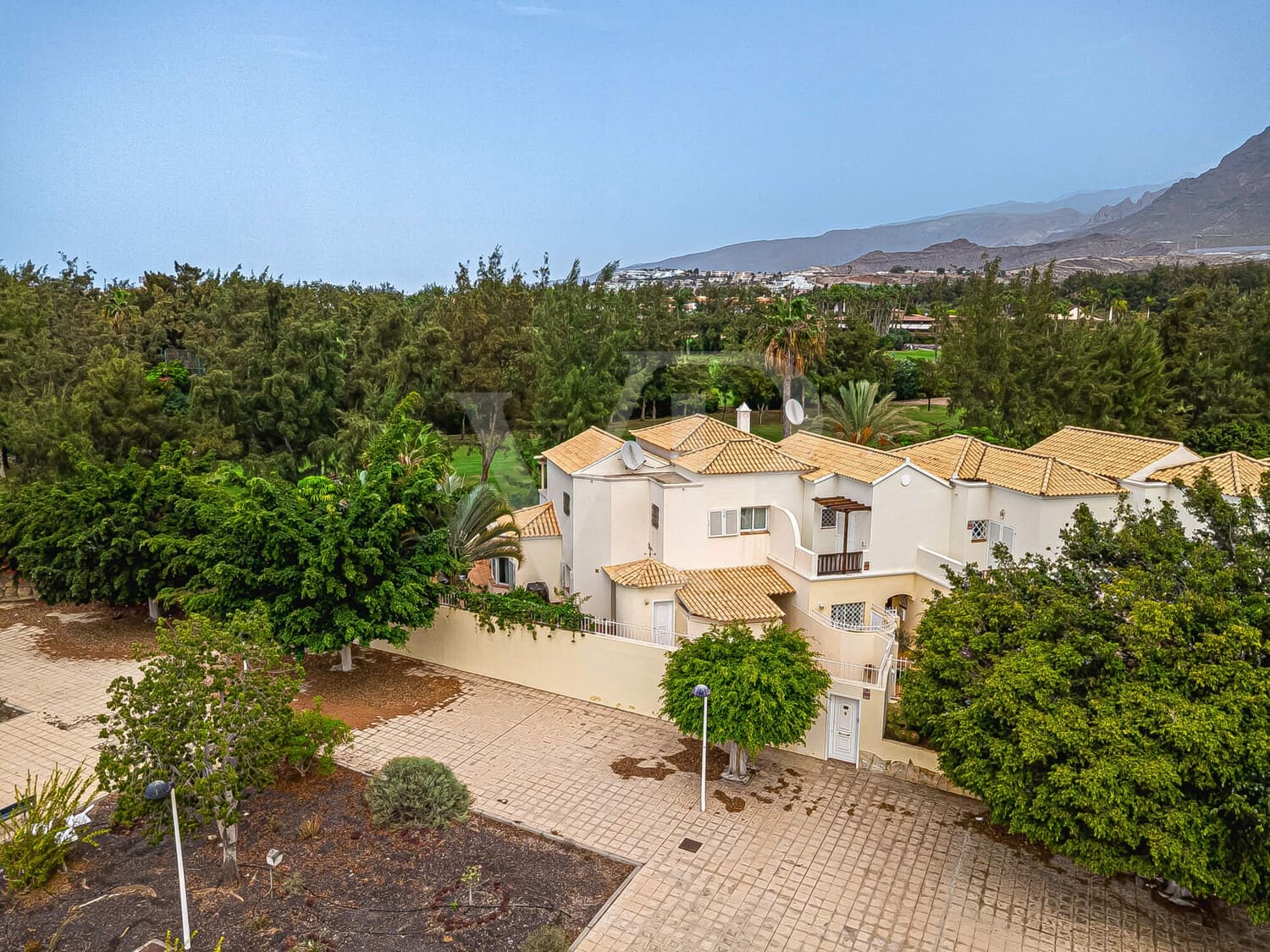 4 chambre Maison de Ville à vendre à Los Cristianos avec piscine garage - 1 297 000 € (Ref: 10186549)