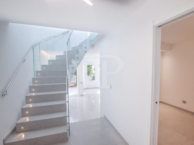 3 slaapkamer Rijtjeshuis te koop in Fañabe, Adeje met zwembad - € 1.400.000 (Ref: 7049141)