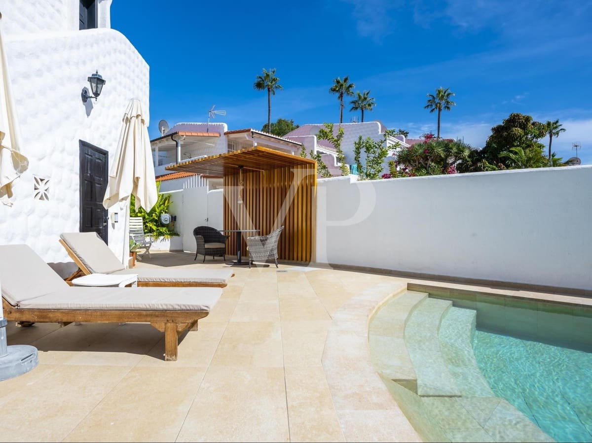 6 soveværelse Villa til salg i Playa de las Americas med swimmingpool - € 2.500.000 (Ref: 7190329)