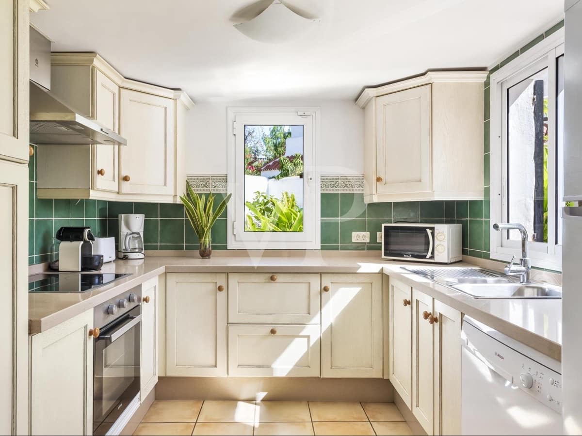 6 soveværelse Villa til salg i Playa de las Americas med swimmingpool - € 2.500.000 (Ref: 7190329)