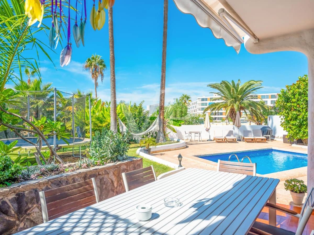 6 soveværelse Villa til salg i Playa de las Americas med swimmingpool - € 2.500.000 (Ref: 7190329)