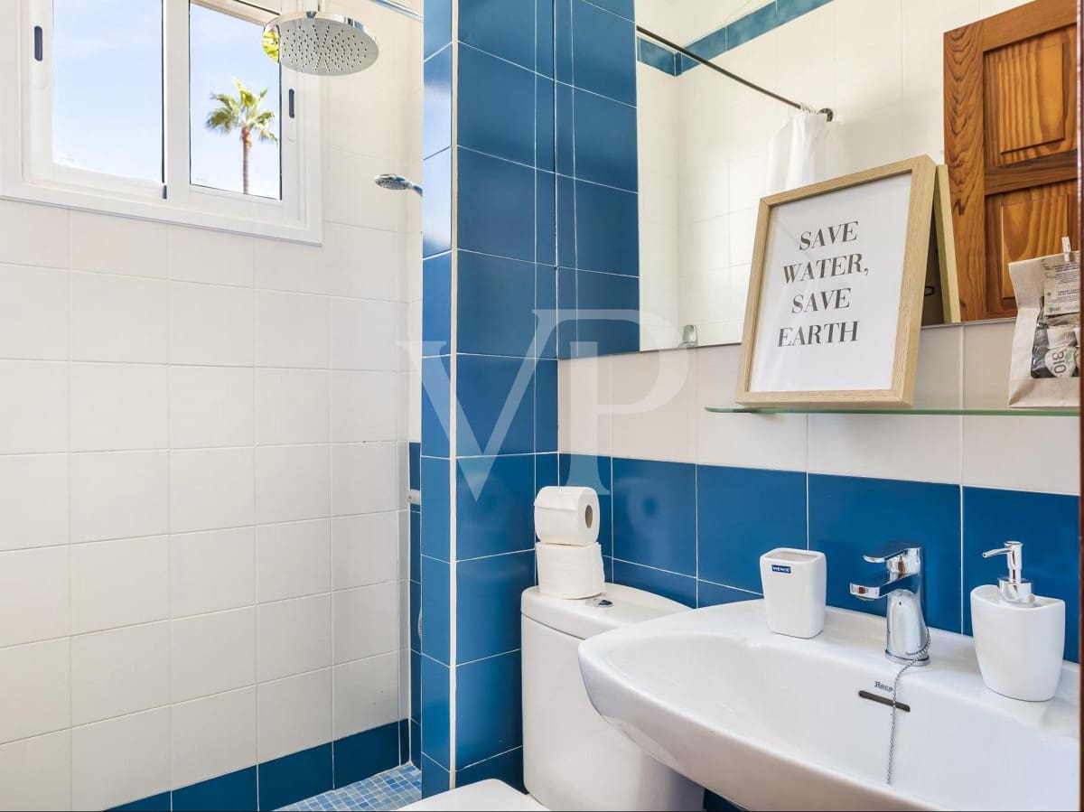 6 soveværelse Villa til salg i Playa de las Americas med swimmingpool - € 2.500.000 (Ref: 7190329)