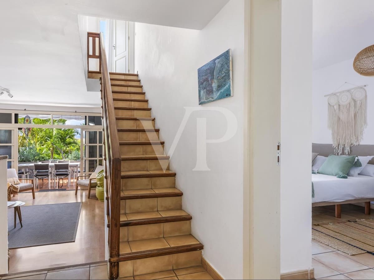 6 soveværelse Villa til salg i Playa de las Americas med swimmingpool - € 2.500.000 (Ref: 7190329)