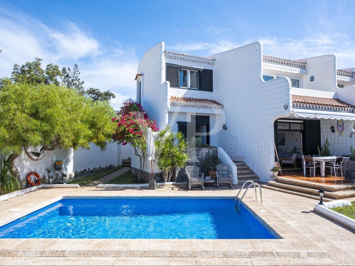 6 soveværelse Villa til salg i Playa de las Americas med swimmingpool - € 2.500.000 (Ref: 7190329)