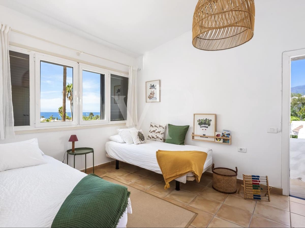 6 soveværelse Villa til salg i Playa de las Americas med swimmingpool - € 2.500.000 (Ref: 7190329)