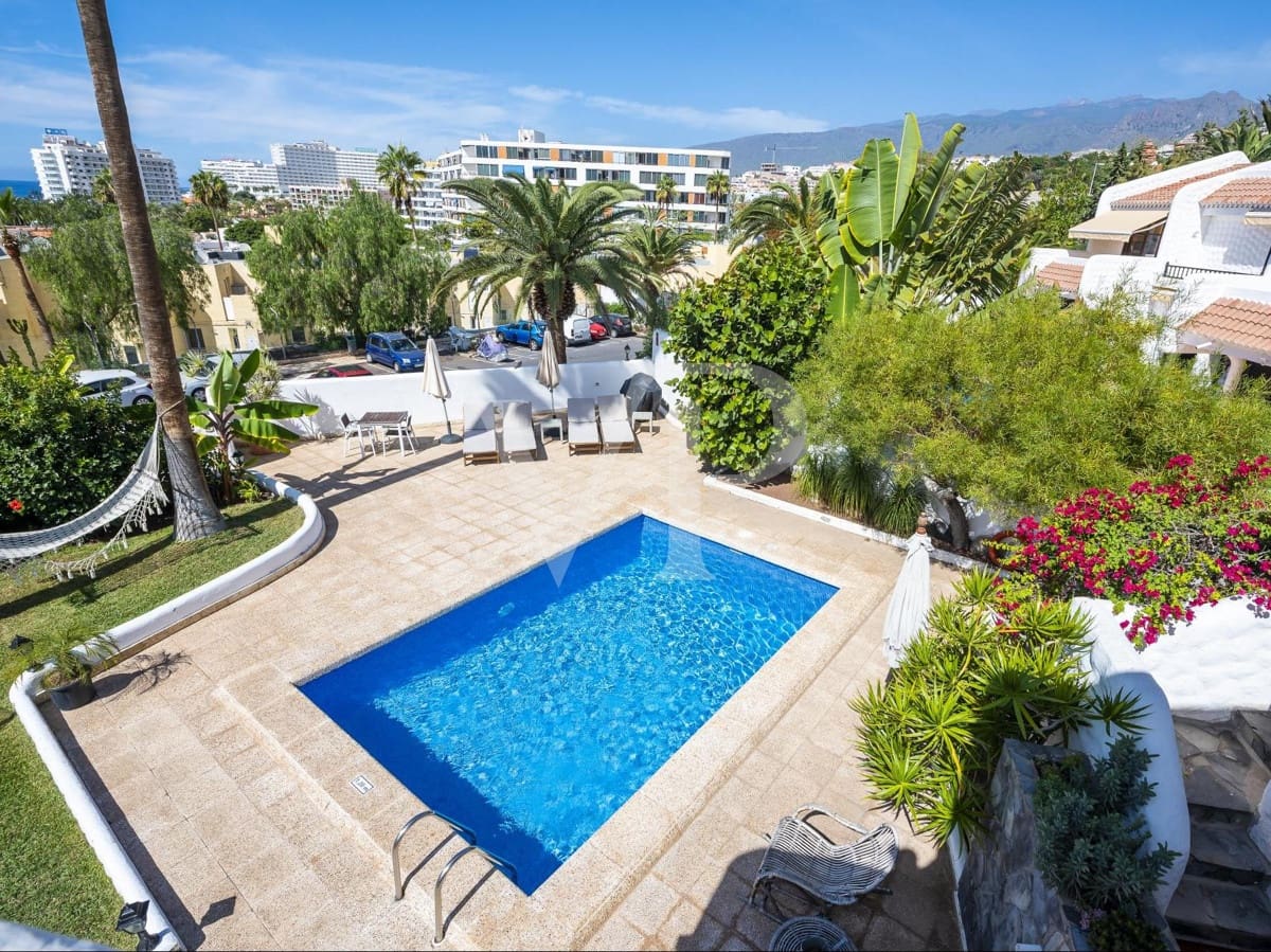 6 soveværelse Villa til salg i Playa de las Americas med swimmingpool - € 2.500.000 (Ref: 7190329)