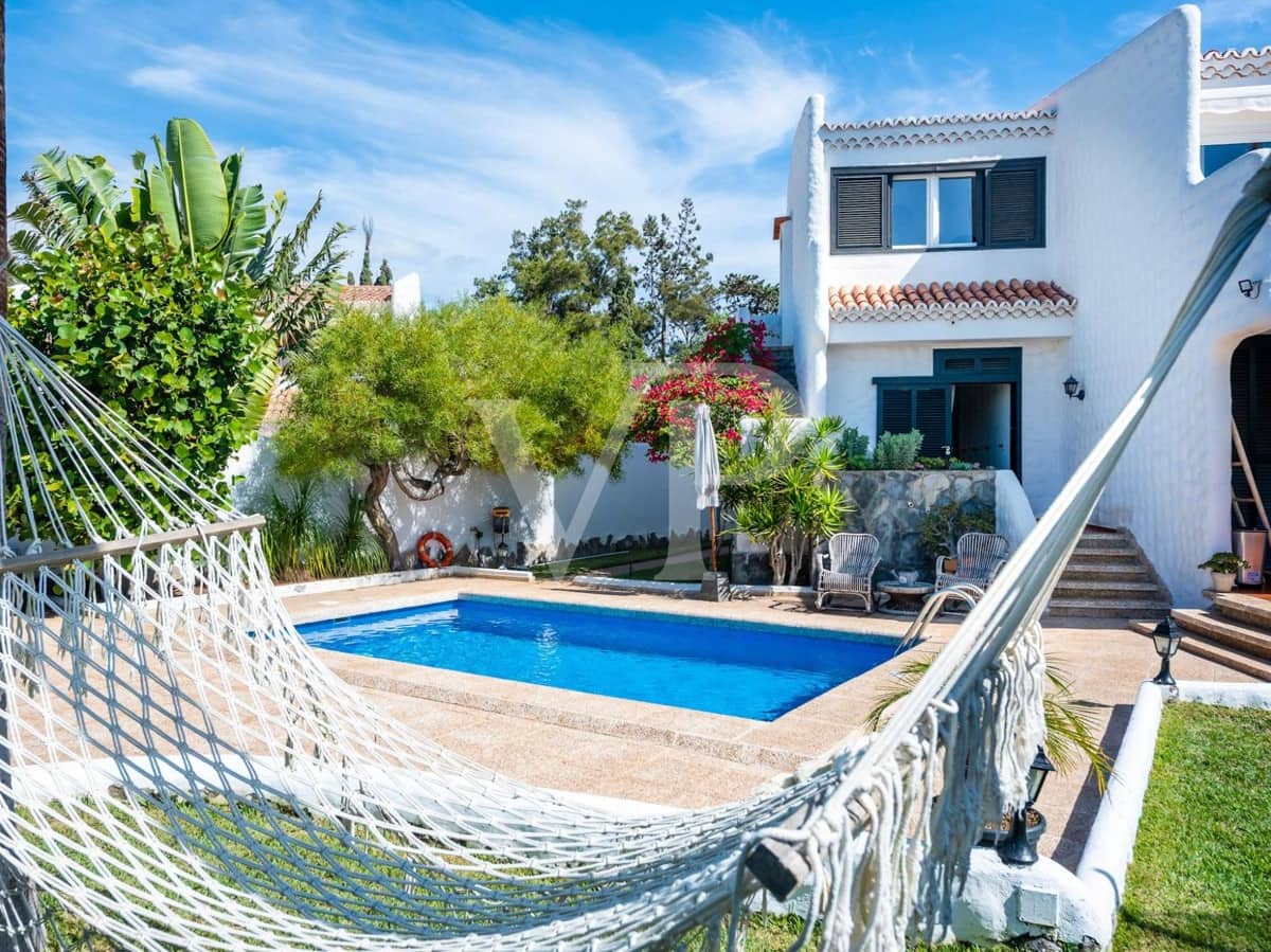 6 soveværelse Villa til salg i Playa de las Americas med swimmingpool - € 2.500.000 (Ref: 7190329)