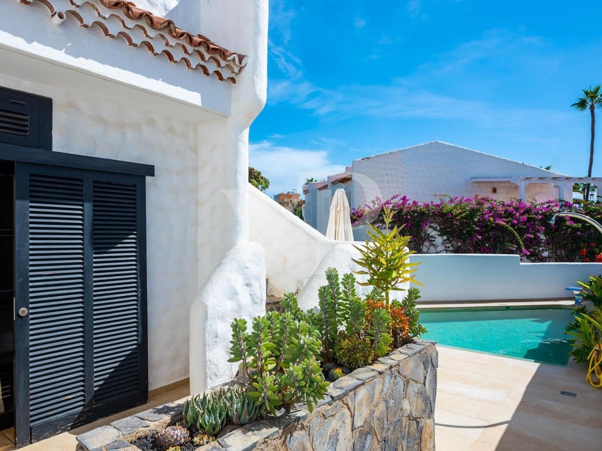 6 soveværelse Villa til salg i Playa de las Americas med swimmingpool - € 2.500.000 (Ref: 7190329)