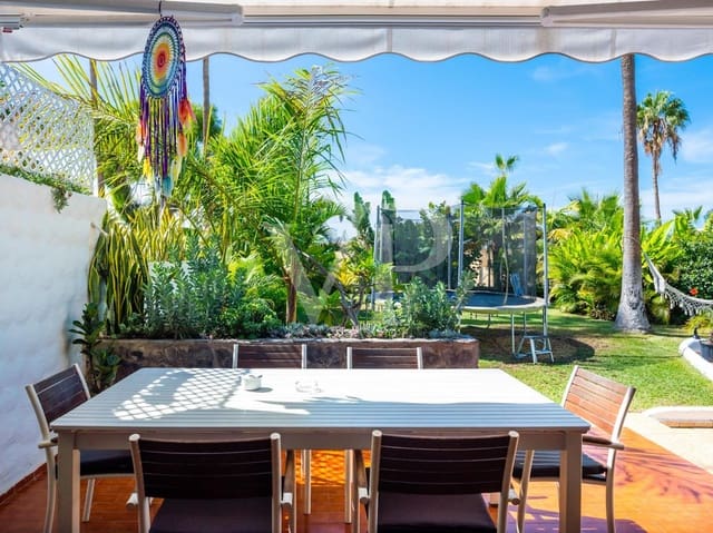 6 soveværelse Villa til salg i Playa de las Americas, Arona med swimmingpool - € 2.500.000 (Ref: 7190329)