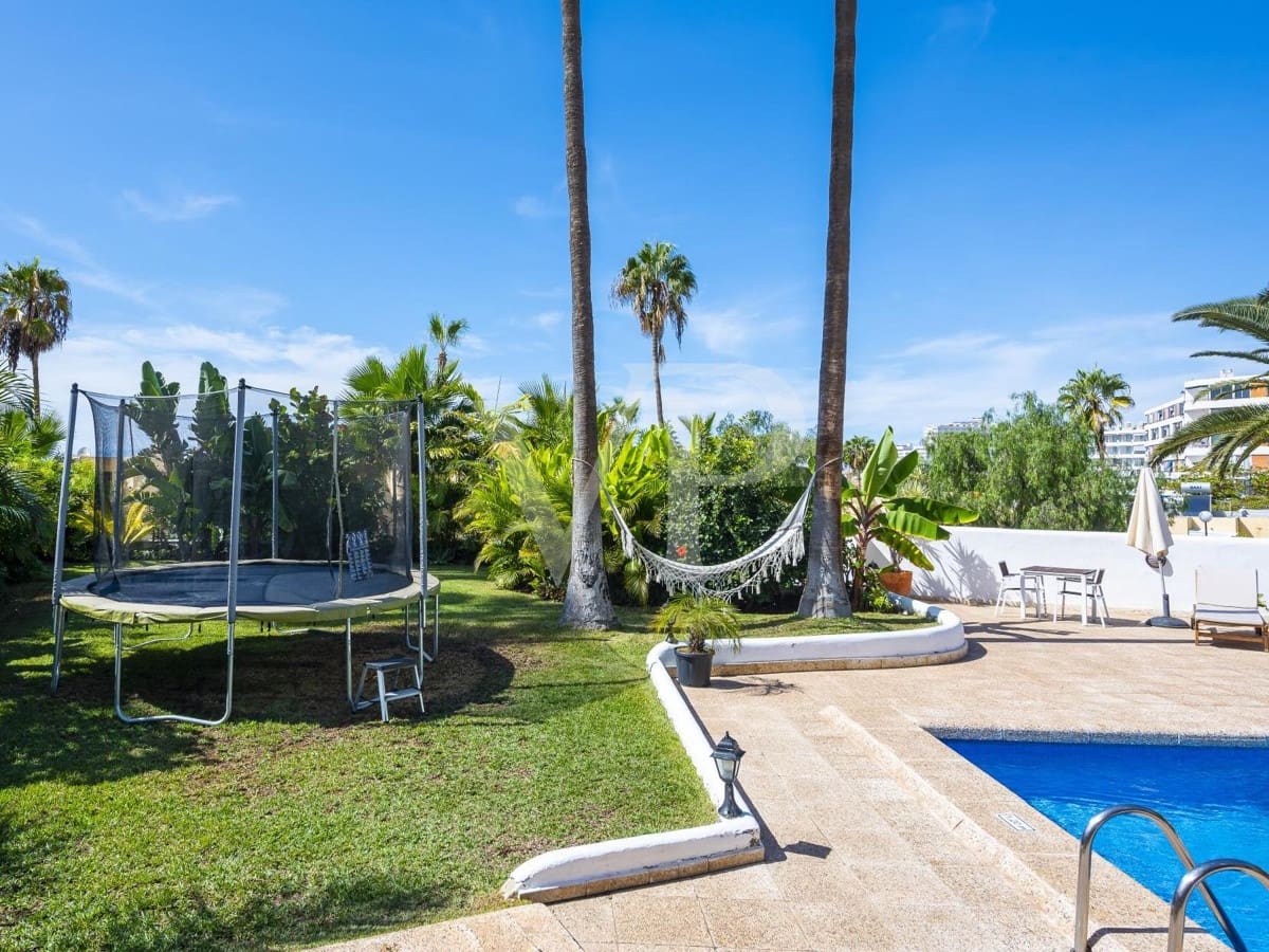 6 soveværelse Villa til salg i Playa de las Americas med swimmingpool - € 2.500.000 (Ref: 7190329)