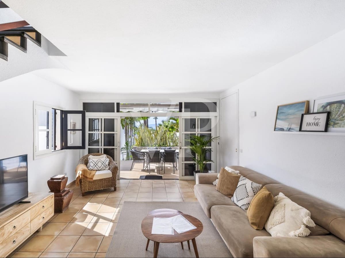 6 soveværelse Villa til salg i Playa de las Americas med swimmingpool - € 2.500.000 (Ref: 7190329)