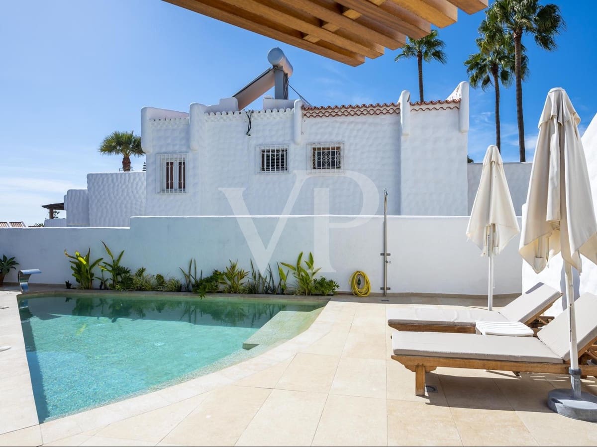 6 soveværelse Villa til salg i Playa de las Americas med swimmingpool - € 2.500.000 (Ref: 7190329)