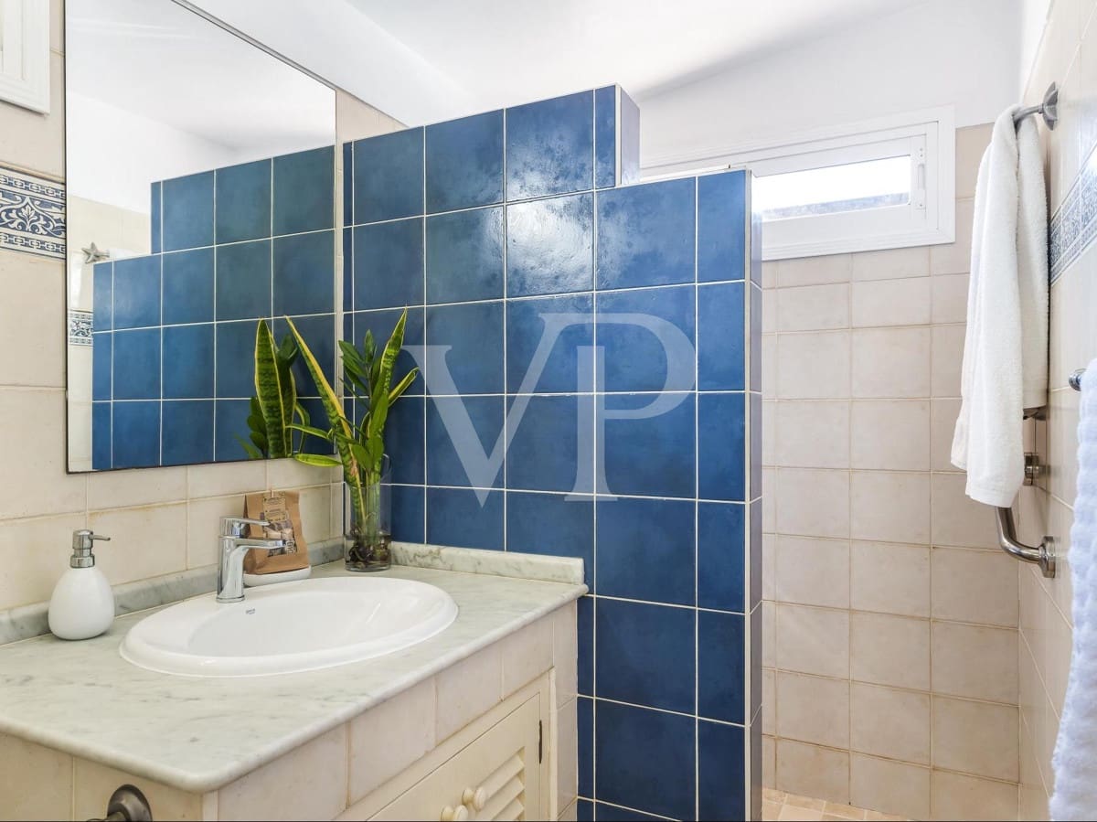 6 soveværelse Villa til salg i Playa de las Americas med swimmingpool - € 2.500.000 (Ref: 7190329)