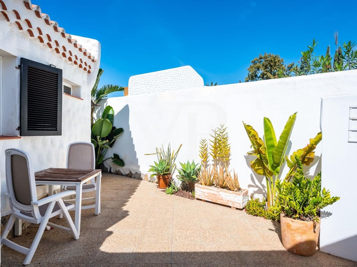 6 soveværelse Villa til salg i Playa de las Americas med swimmingpool - € 2.500.000 (Ref: 7190329)