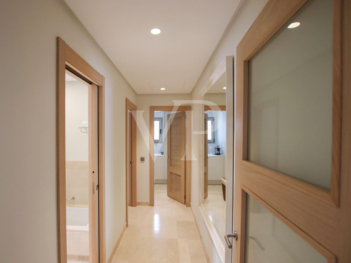 2 slaapkamer Flat te koop in Playa San Juan met zwembad - € 725.000 (Ref: 7573686)