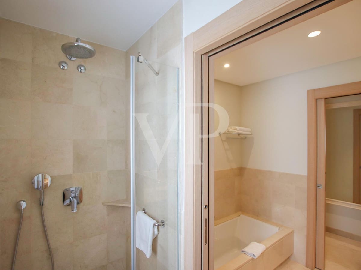 2 slaapkamer Flat te koop in Playa San Juan met zwembad - € 725.000 (Ref: 7573686)