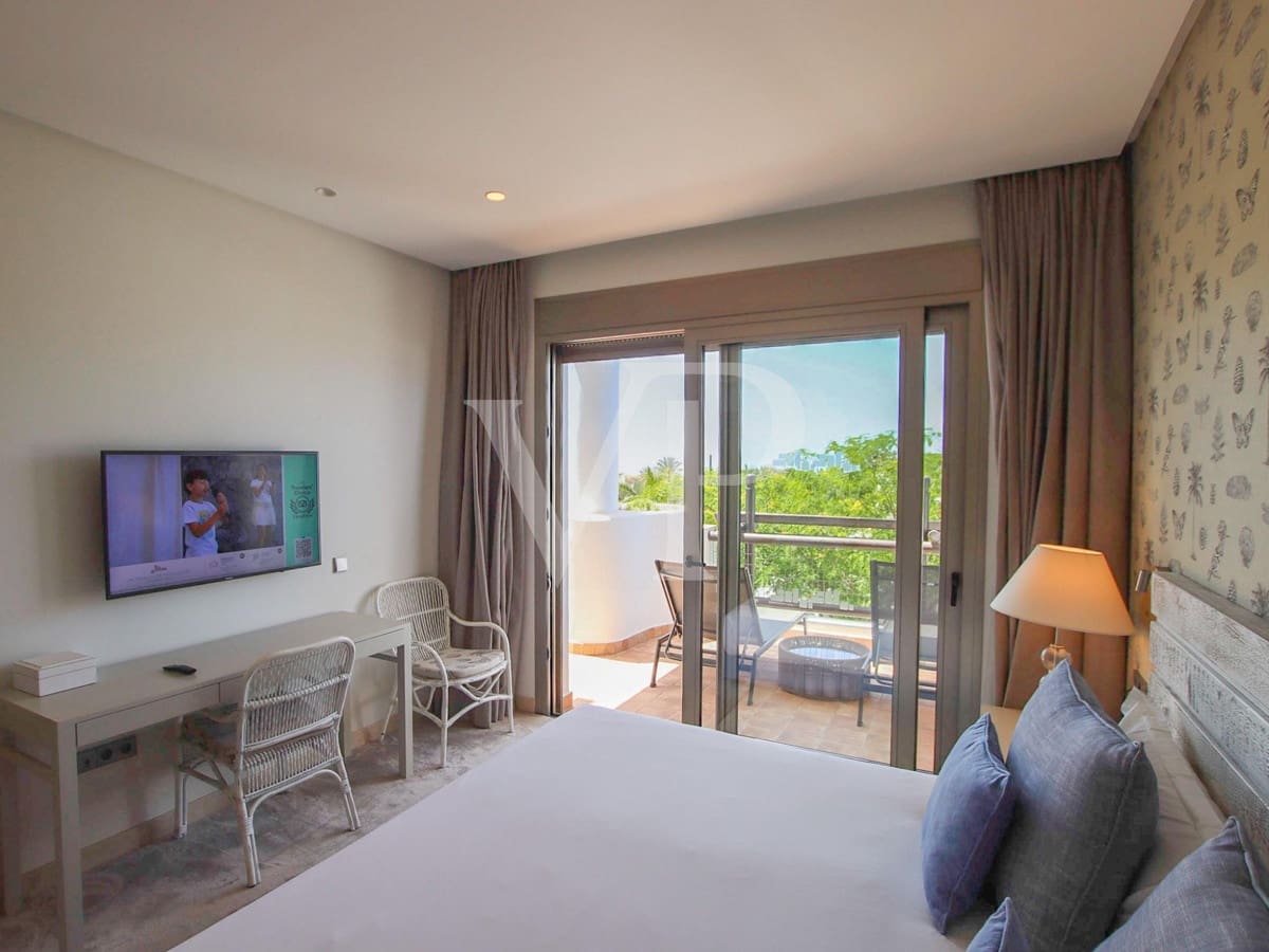 2 slaapkamer Flat te koop in Playa San Juan met zwembad - € 725.000 (Ref: 7573686)