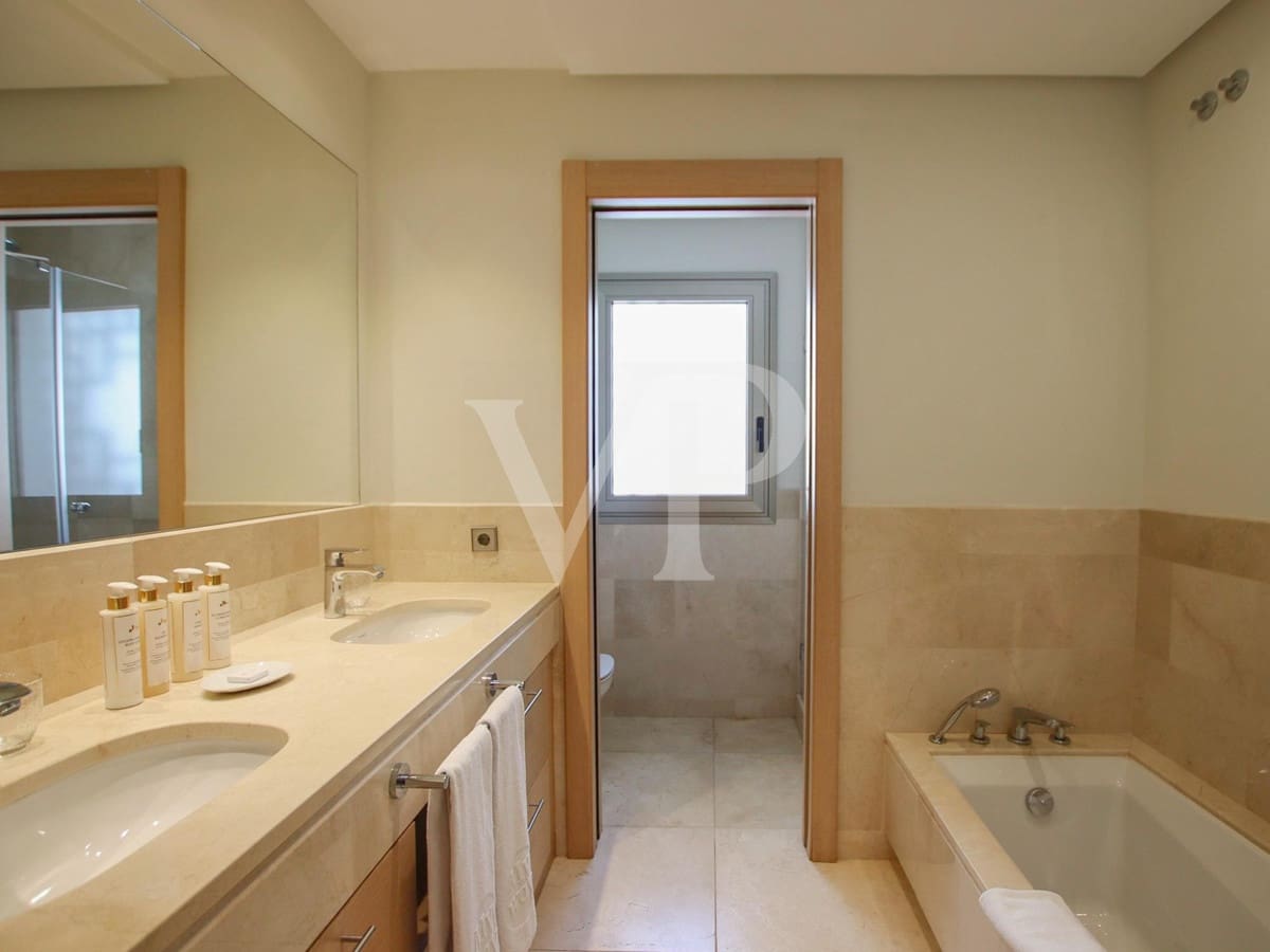 2 slaapkamer Flat te koop in Playa San Juan met zwembad - € 725.000 (Ref: 7573686)