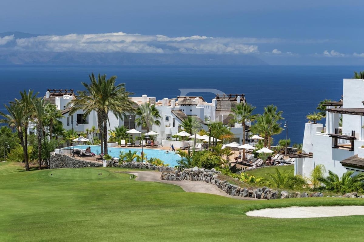 2 slaapkamer Flat te koop in Playa San Juan met zwembad - € 725.000 (Ref: 7573686)