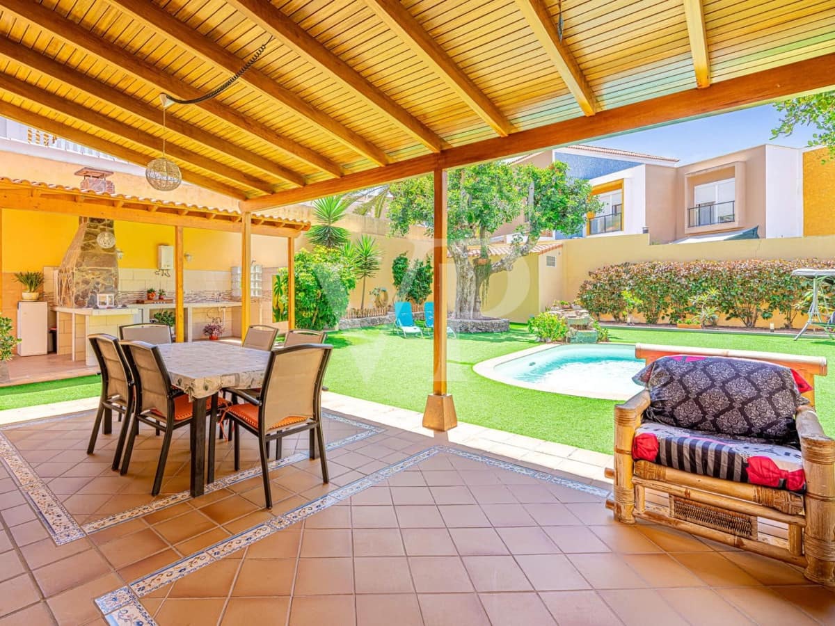 3 chambre Maison de Ville à vendre à Adeje avec piscine - 1 250 000 € (Ref: 7750582)