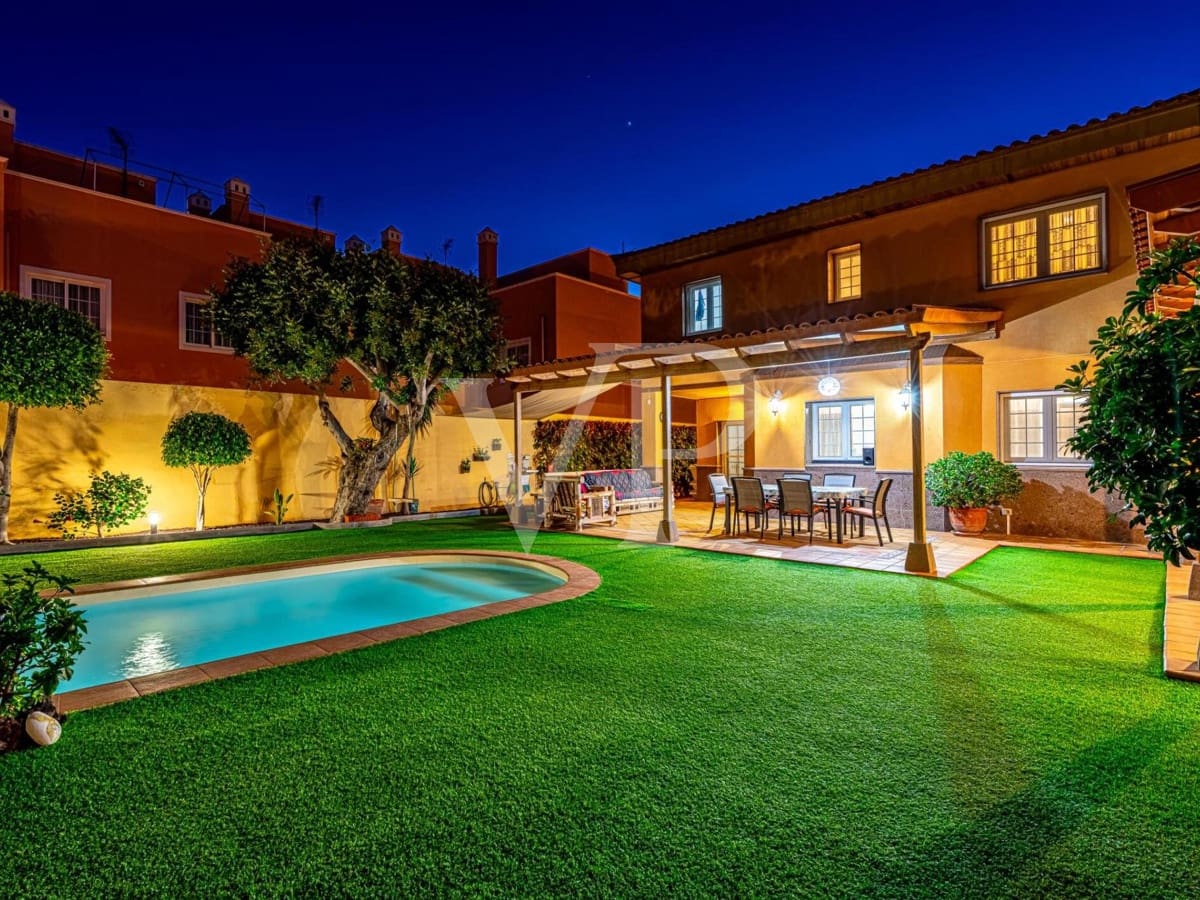 3 chambre Maison de Ville à vendre à Adeje avec piscine - 1 250 000 € (Ref: 7750582)