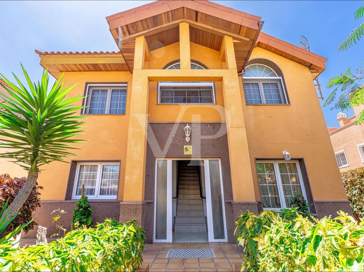 3 chambre Maison de Ville à vendre à Adeje avec piscine - 1 250 000 € (Ref: 7750582)