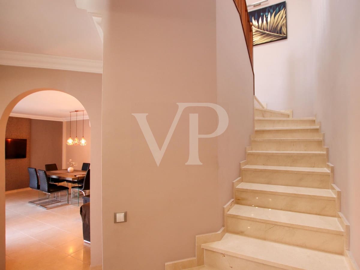 4 soveværelse Villa til salg i Los Cristianos med swimmingpool - € 795.000 (Ref: 7854159)