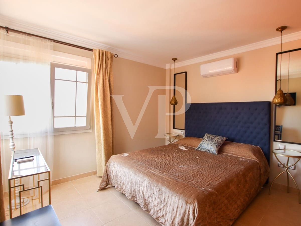 4 soveværelse Villa til salg i Los Cristianos med swimmingpool - € 795.000 (Ref: 7854159)