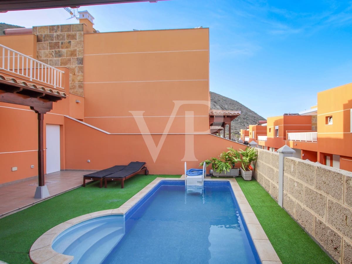 4 soveværelse Villa til salg i Los Cristianos med swimmingpool - € 795.000 (Ref: 7854159)