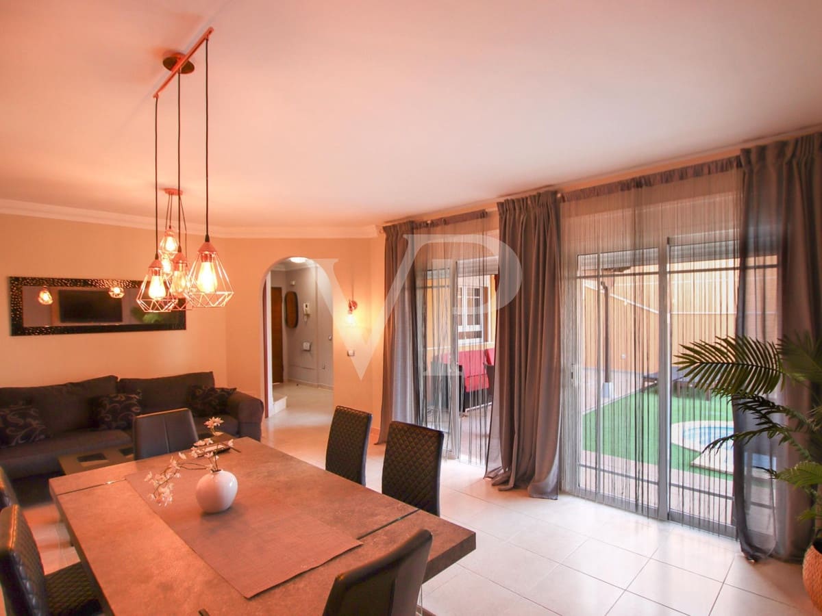 4 soveværelse Villa til salg i Los Cristianos med swimmingpool - € 795.000 (Ref: 7854159)